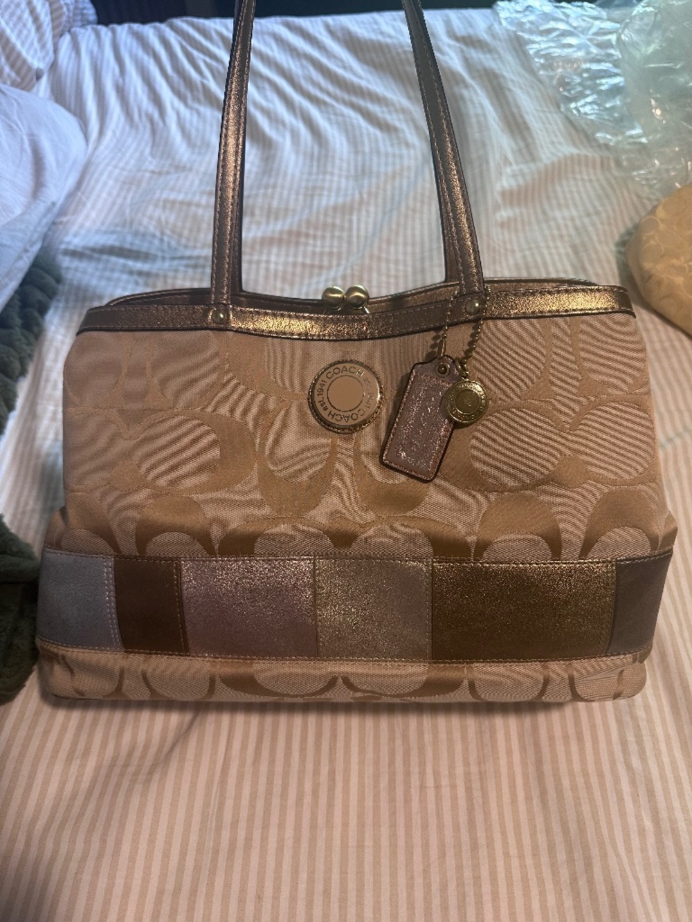 COACH APPLIQUE SIGNATURE FRAMED SATCHEL F19228 WITH WALLET